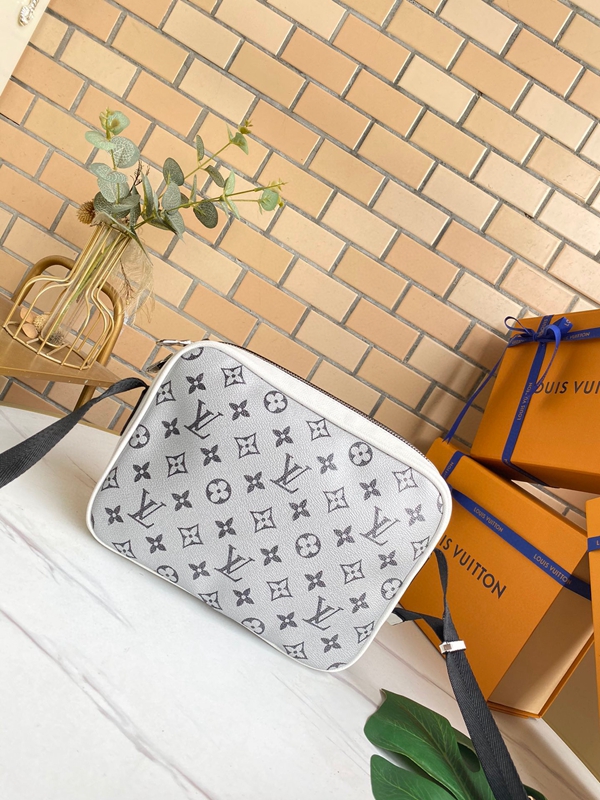 ルイヴィトンバッグ側面デザイン